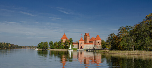 Naklejka na ściany i meble Trakai Island Castle on Galve Lake, Trakai, Lithuania