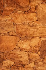 Textura de piedra rojiza sobre pared simulando piedra antigua