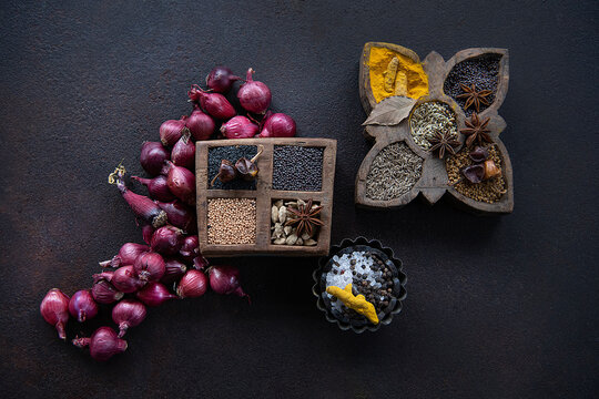 Red onion with spices 