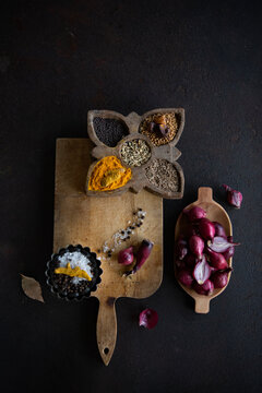 Spices and pearl red onions 
