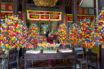 The craft village specializes in making colorful paper flowers. Thanh Tien paper flower village is...