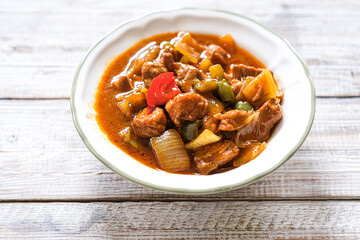 stir fried sweet and sour chicken with bell pepper and onion