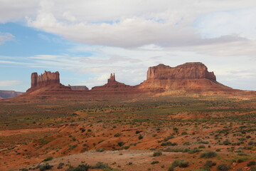 Fototapeta na wymiar Views of the beautiful red rocks of Monument Valley.