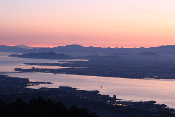 滋賀県・琵琶湖の朝焼け