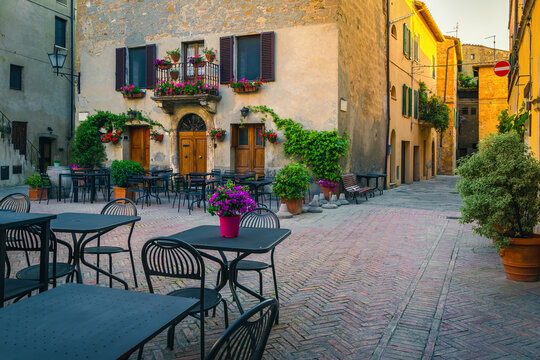 Fototapeta Cozy street cafe at early morning in Tuscany, Pienza, Italy