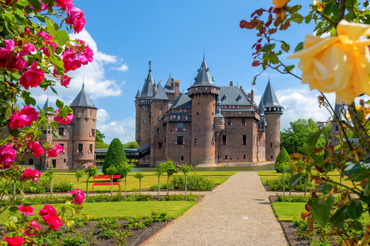 Castle de Haar Utrecht, view of De Haar Castle in Dutch Kasteel de Haar is located in Utrecht Netherlands the current buildings are all built upon the original castle, dating from 1892 Netherlands.