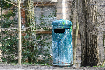 poubelle ordure dechet propreté nature environnement peinture