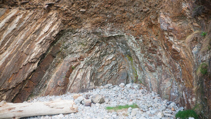 Pared rocosa en playa de Asturias