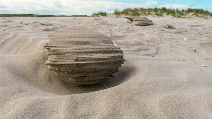 Sandformationen am Sandstrand auf Schuermonnikoog