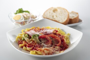 トマトと野菜のパスタ