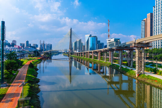 Ponte Estaiada (Estaiada Bridge) - S&atilde;o Paulo