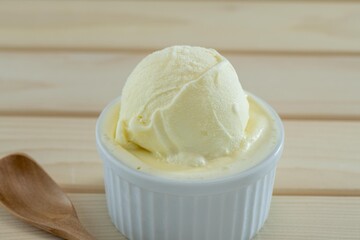 冷たくて美味しいバニラアイスクリーム