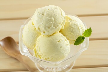 冷たくて美味しいバニラアイスクリーム