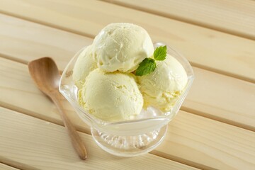 冷たくて美味しいバニラアイスクリーム