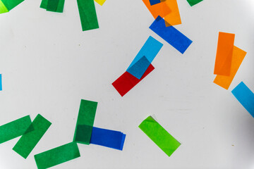 imagen detalle textura suelo lleno de confeti rectangular de colores  