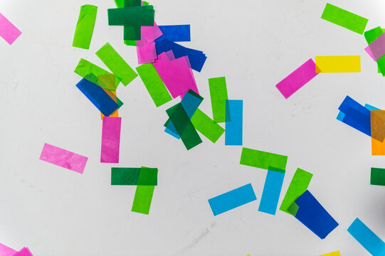 imagen detalle textura suelo lleno de confeti de colores rectangular 