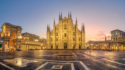 Fototapeta na wymiar Piazza del Duomo, Milan, Italy