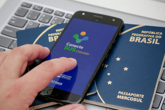 Aplicativo do SUS com passaporte brasileiro para vacina&ccedil;&atilde;o.