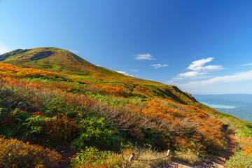 紅葉の秋田駒ケ岳登山　10月 