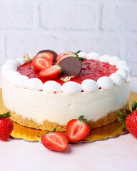 cheesecake with strawberries