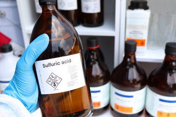 sulfuric acid in glass, Hazardous chemicals and symbols on containers