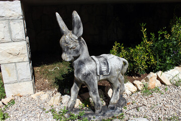 Quirky Outdoor Decor: Stone Donkey Accent for Yard