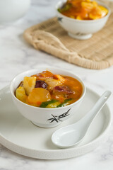 rujak aceh is Indonesian mixed fruit salad made from mixed fruit anf mango kweni sauce and chili