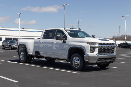 Chevrolet Silverado 3500 HD Dually. Chevy offers the Silverado 3500 HD in Regular, Double and Crew Cab models.