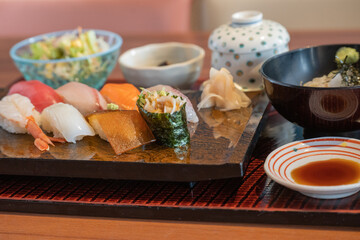 Fototapeta na wymiar 11月、青森県八戸市で食べた握り寿司