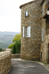 Montpyroux, village médiéval fortifié dans le département du Puy-de-Dôme en France