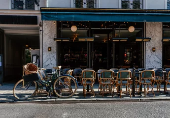 Photo sur Plexiglas Vélo Cozy street with tables of cafe  in Paris, France. Cityscape of Paris. Architecture and landmarks of Paris