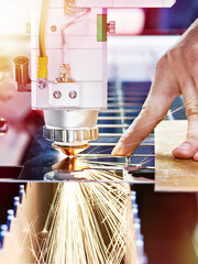 Laser cutting machine and worker hand