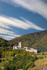Fototapeta premium Hinterhaus castle ruins (Ruine Hinterhaus), Spitz, Wachau, UNESCO site, Lower Austria, Austria
