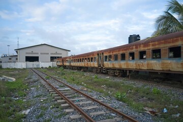 Obraz premium Old rusty train on a train track in Ghana