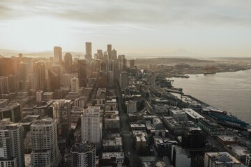 Cityscape of Seattle surrounded by the sea in the evening