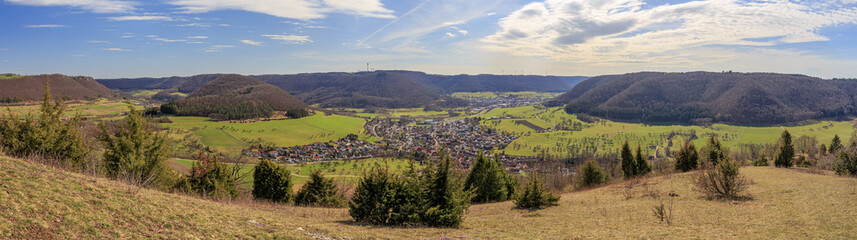 Fototapeta na wymiar Aussicht vom Haarberg auf Reichenbach im Täle im Filstal