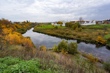 Fototapeta na wymiar Autumn landscapes of the ancient city of Suzdal.