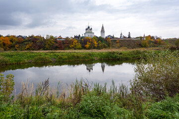 Obraz premium Autumn landscapes of the ancient city of Suzdal.