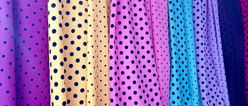 muestrario de varias telas estampadas para dise&ntilde;o de moda y decoraci&oacute;n