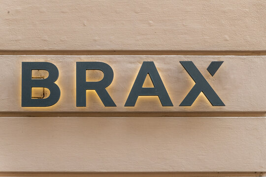 Brax Logo an einer Hauswand in Salzburg