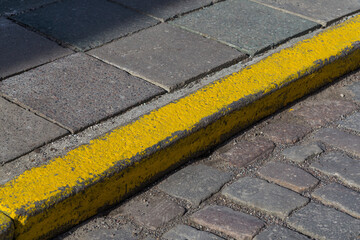 Yellow curb stone border