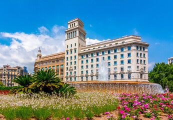 Fototapeta premium Catalonia Square (Placa de Catalunya) in center of Barcelona, Spain