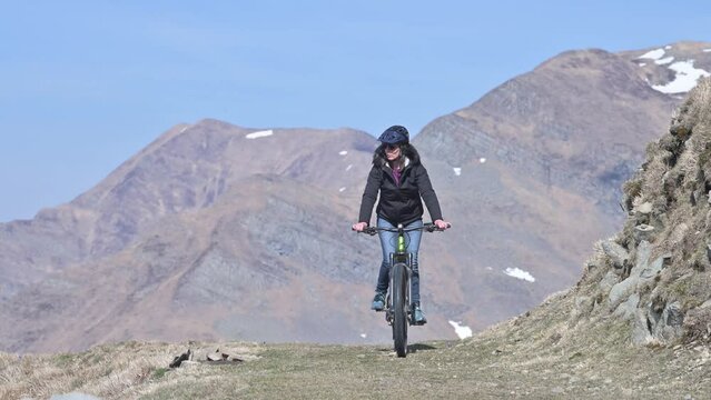 MTB elettrica in giro per i monti 