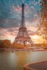Fototapeta na wymiar Eiffel Tower in Paris, France