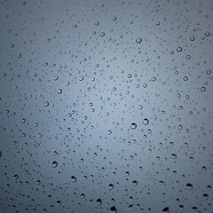 Regentropfen auf Glas, gleichmässig verteilt, Wassertropfen auf neutralem Hintergrund