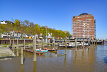 Fototapeta premium Hafen Övelgönne in Hamburg