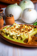 Comida mexicana, enchiladas suizas, gastronomia mexicana 