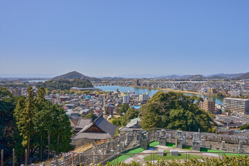 Fototapeta premium 犬山成田山から見た犬山城付近の街並み