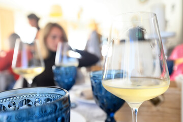 a glass of white wine in a restaurant, alcohol luxury background