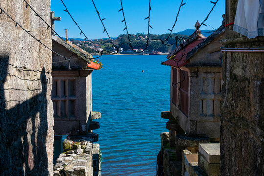 Two Horreos and Pontevedra estuary